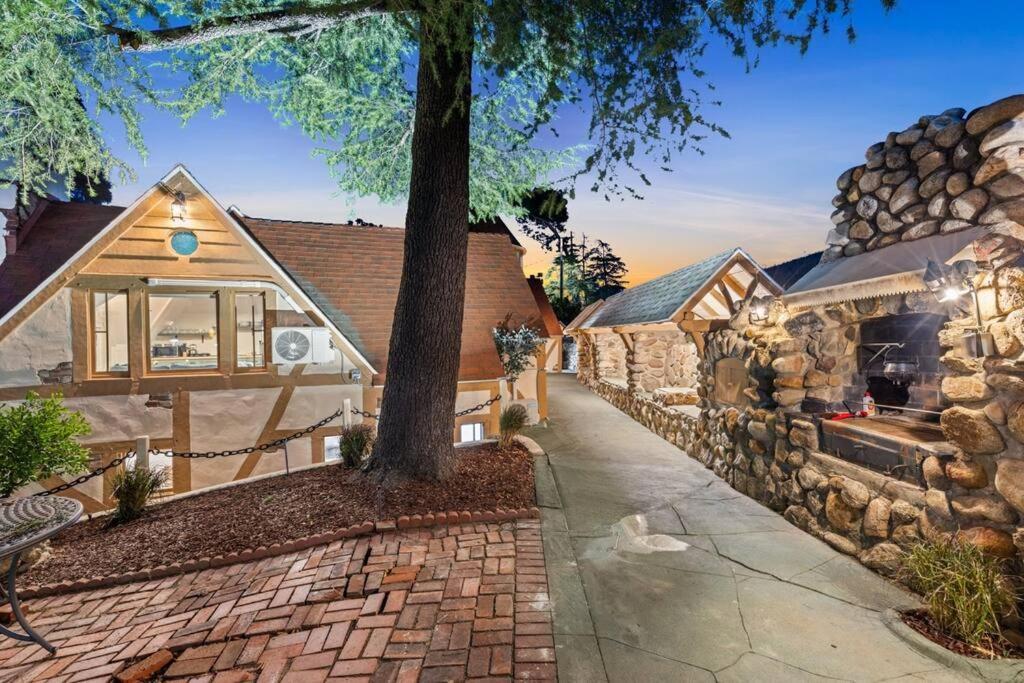 Charlie - Six Flags, Universal, Lax, Priv. Studio Santa Clarita Exterior photo